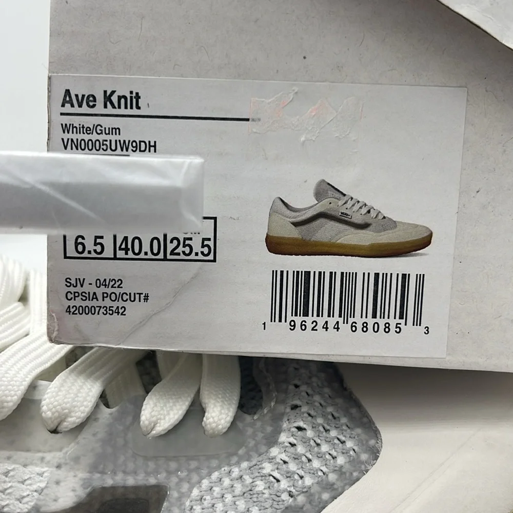 Vans Men’s Ave Knit. White/Gum
VN0005UW9DH
Sneakers - Picture 16 of 16